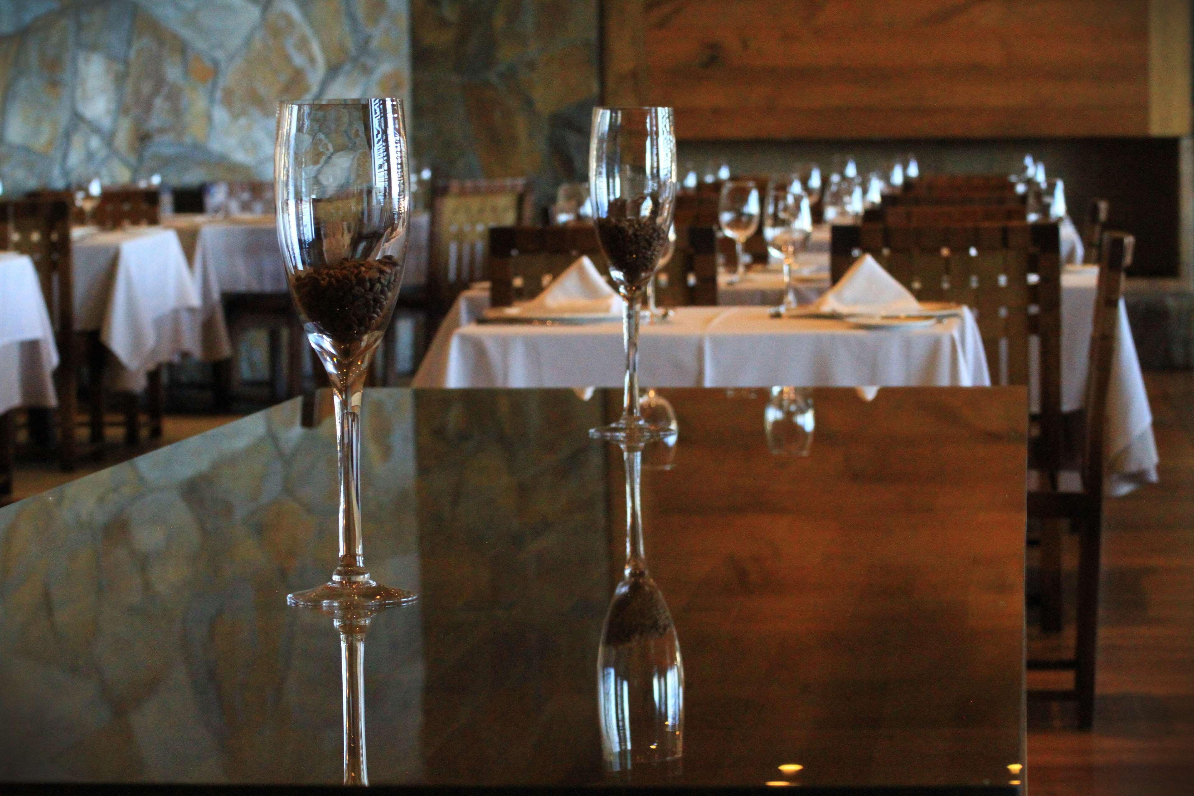 Radisson Hotel Puerto Varas Eksteriør billede Interior of the restaurant