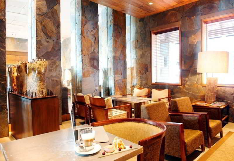 Radisson Hotel Puerto Varas Eksteriør billede The interior of the lounge