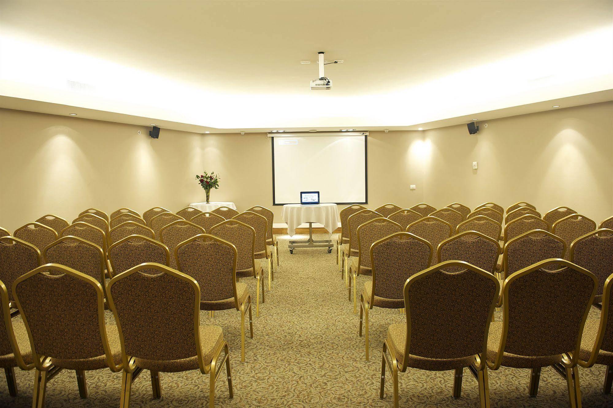 Radisson Hotel Puerto Varas Interiør billede A typical conference room