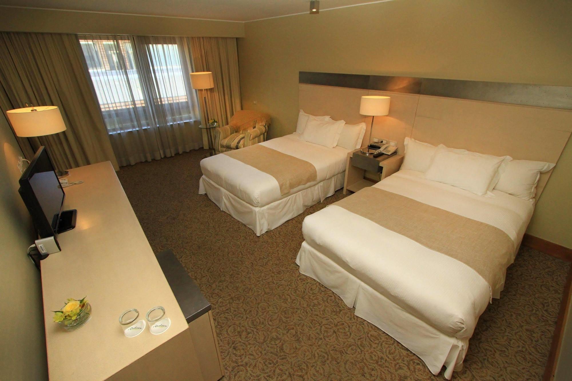 Radisson Hotel Puerto Varas Eksteriør billede A room at the Hilton Garden Inn in San Francisco