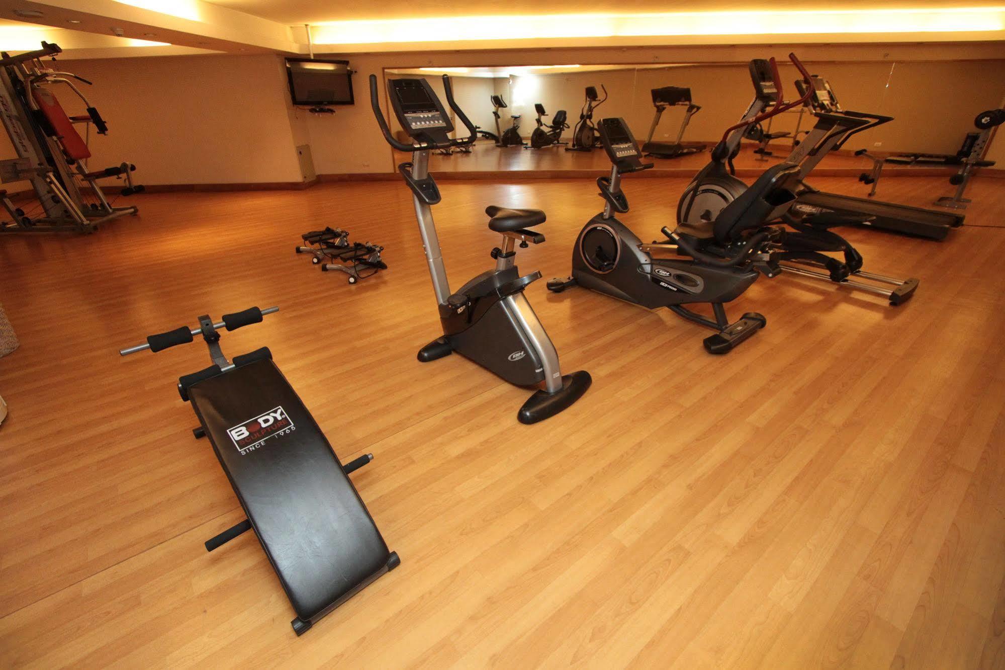 Radisson Hotel Puerto Varas Eksteriør billede A gym